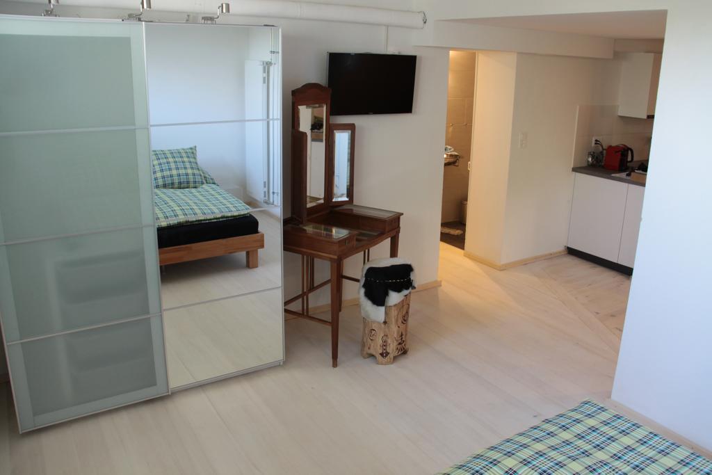 Bed and Breakfast Swiss Borzoi House Vully-les-Lacs Camera foto