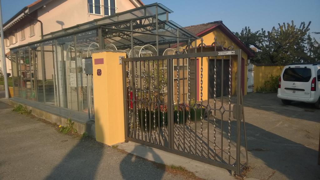 Bed and Breakfast Swiss Borzoi House Vully-les-Lacs Esterno foto